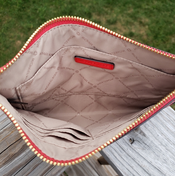 Michael Kors Istanbul XL Clutch Wristlet - Picture 3 of 5